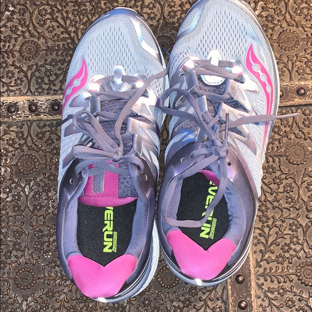 Saucony Running Shoes size 9